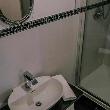 Отель The Wooden House 3*