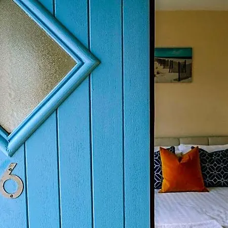 The Wooden House Отель